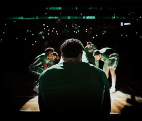 PG电子-包含塔图姆回归赛场，突破纪录首场状态亮眼，G2观众沸腾！的词条