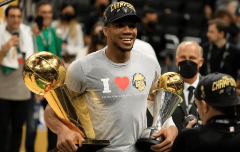 PG电子-包含字母哥在法国队比赛中挺进下一轮，回归赛场引发热议！的词条