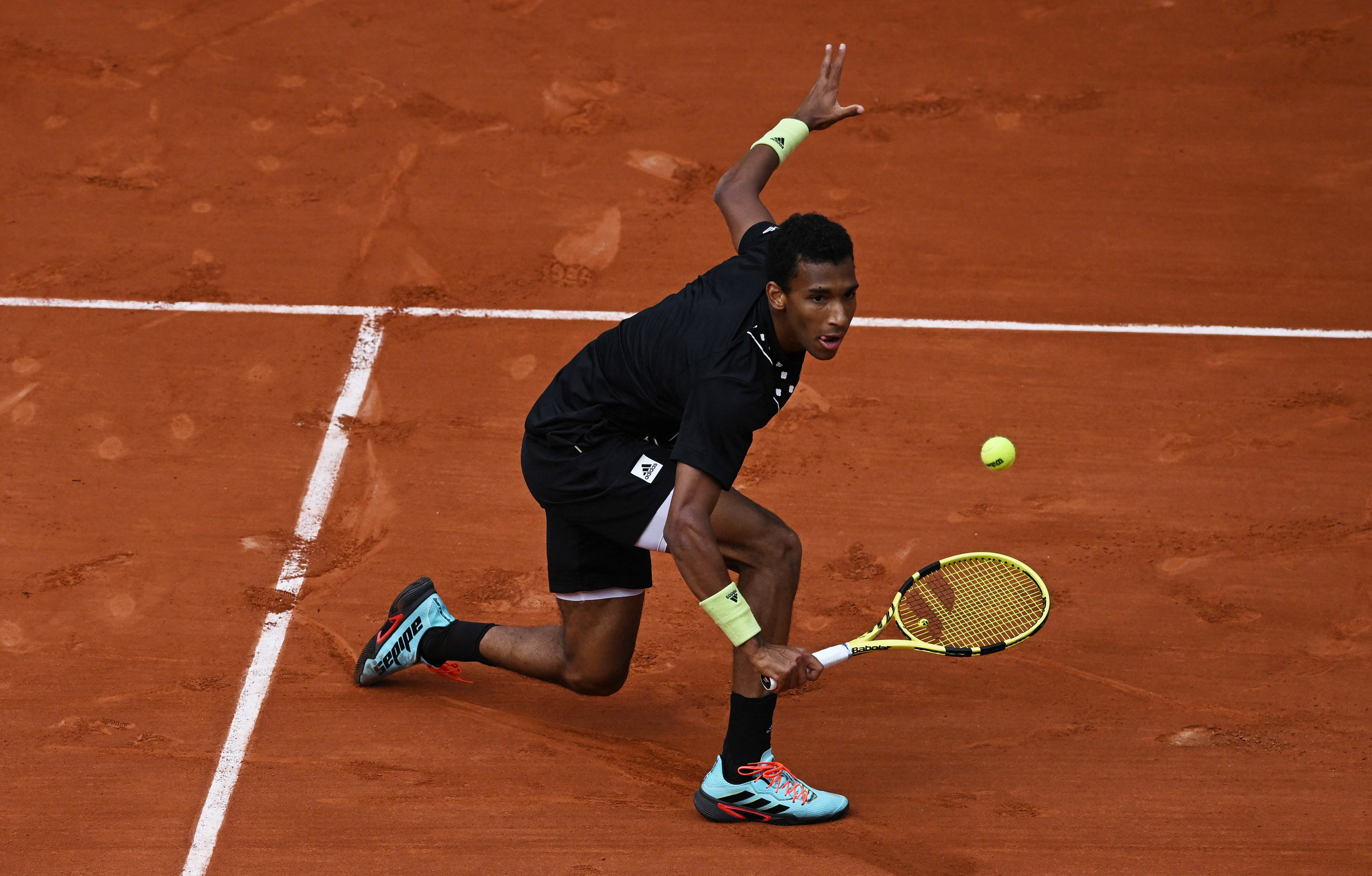 包含纳达尔在加拿大队比赛中挺进下一轮,出色防守引发热议!的词条 包含纳达尔在加拿大队比赛中挺进下一轮,出色防守引发热议!的词条